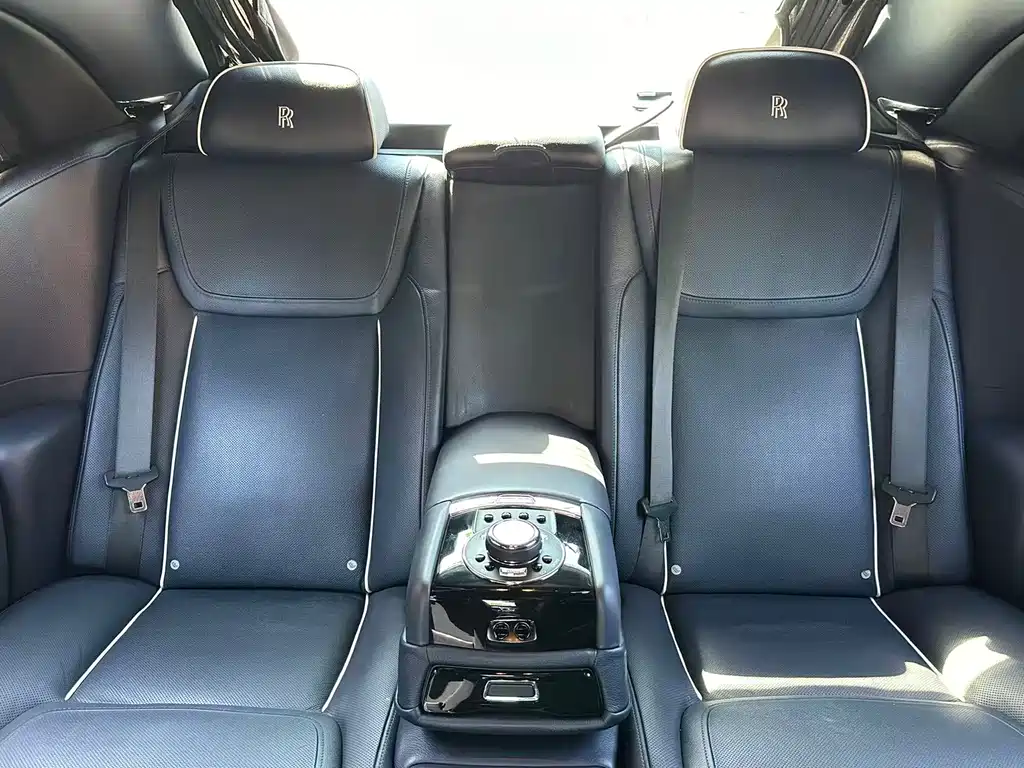 Rolls-Royce Ghost 2015 — фото 13