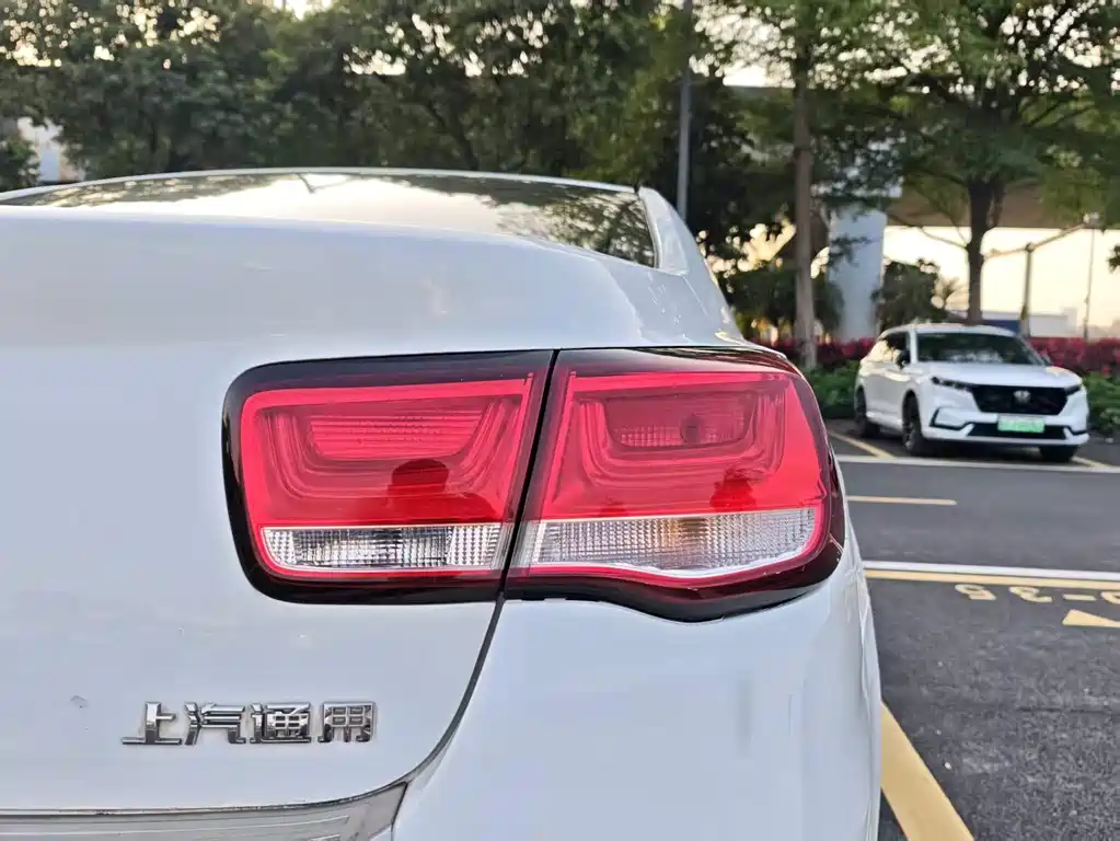 Chevrolet Malibu 2016 — фото 26