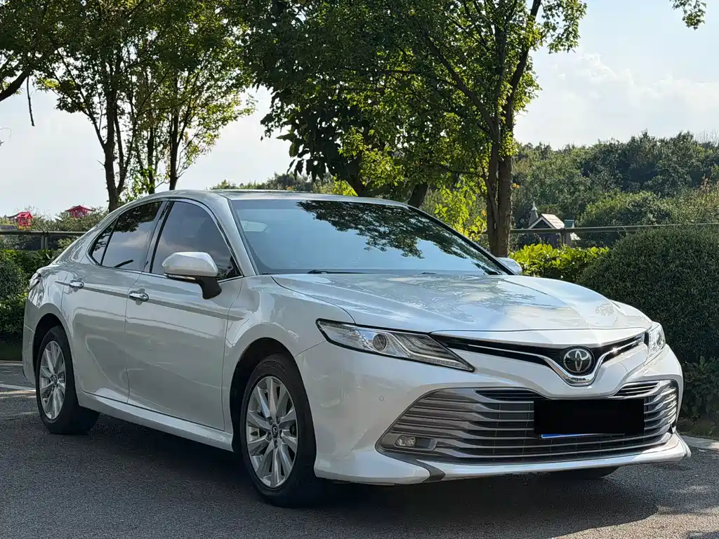 Toyota Camry 2019 — фото 3