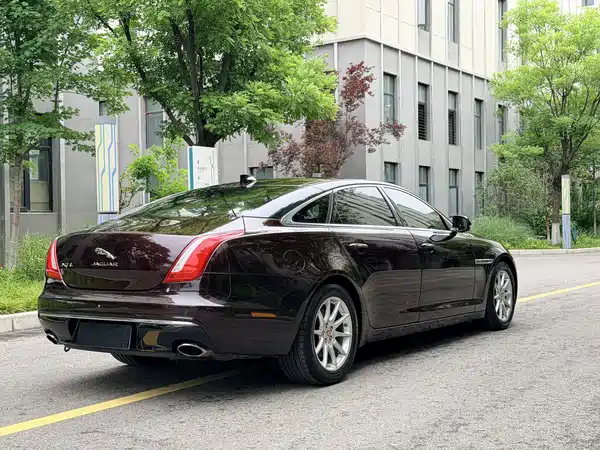Jaguar XJ 2016