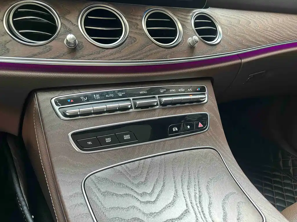 Mercedes-Benz E-Class 2023 — фото 19