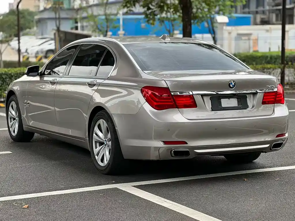 BMW 7 Series 2011 — фото 6