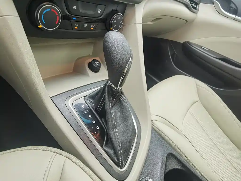 Buick Excelle GT 2016 — фото 13