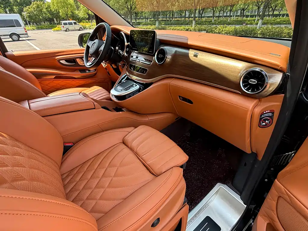 Mercedes-Benz V-Class 2023 — фото 9