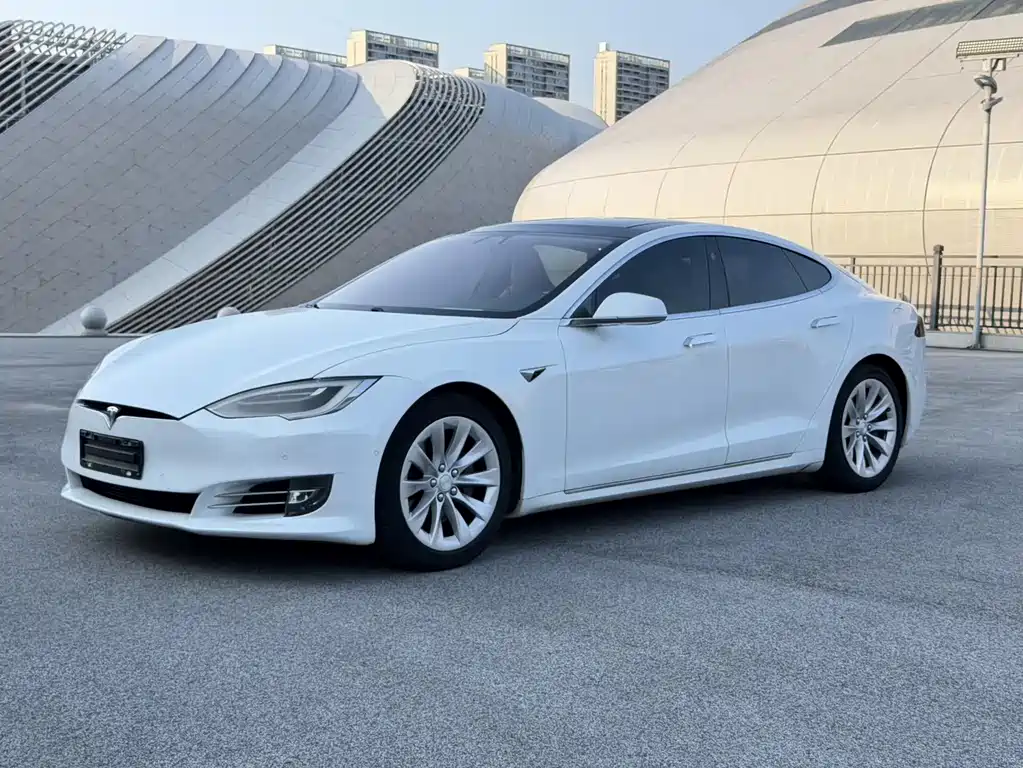 Tesla Model S 2018 — фото 1