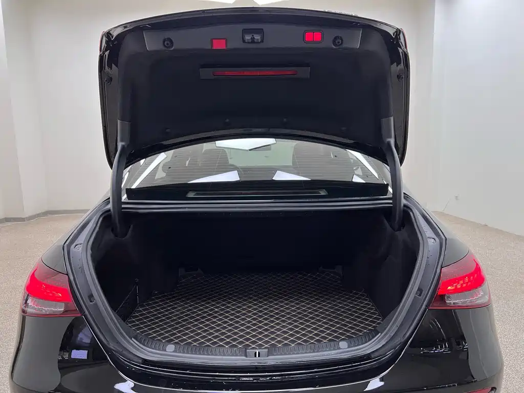 Mercedes-Benz E-Class 2023 — фото 35