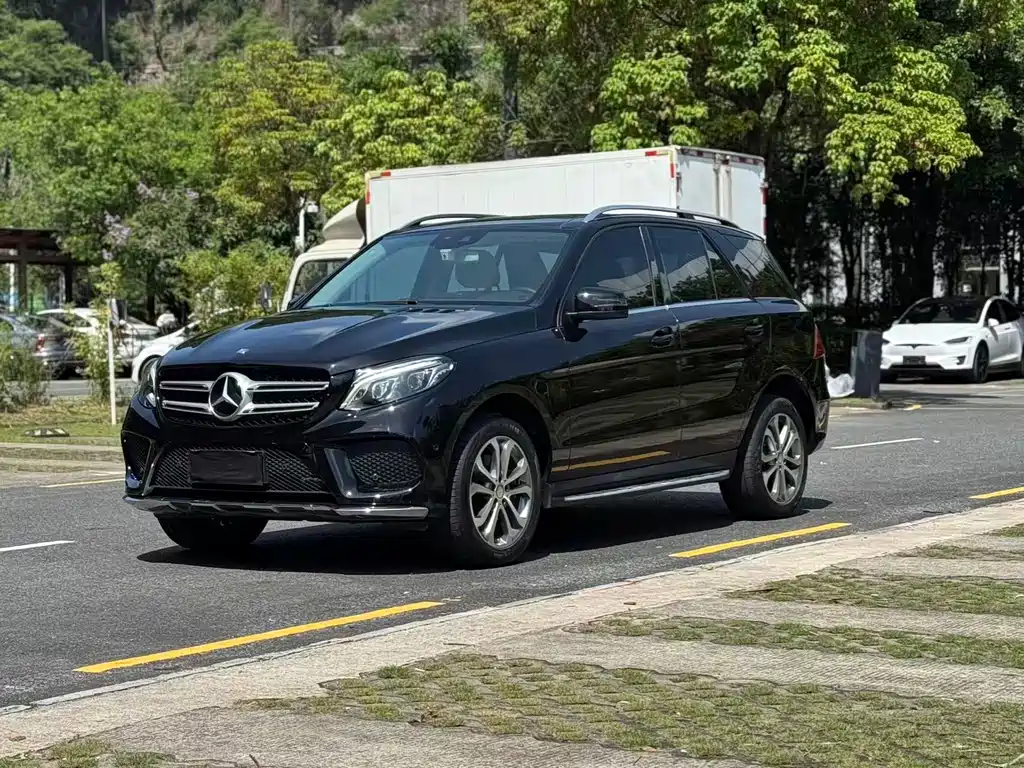 Mercedes-Benz GLE 2017 — фото 1