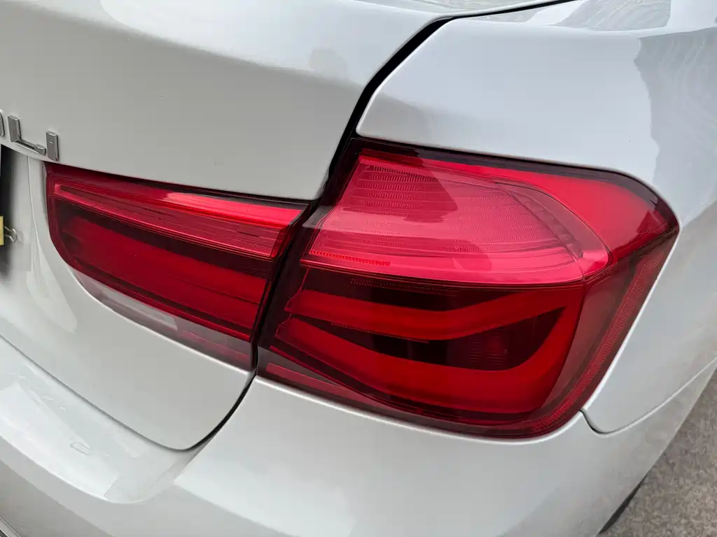 BMW 3 Series 2019 — фото 16