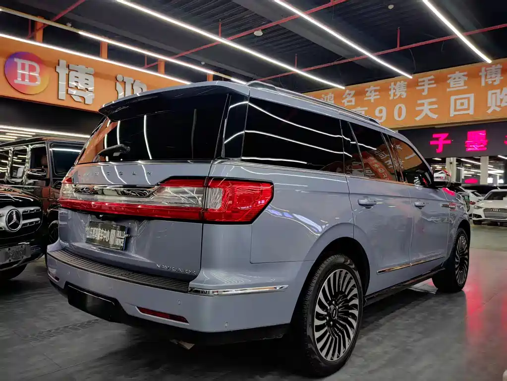 Lincoln Navigator 2021 — фото 17