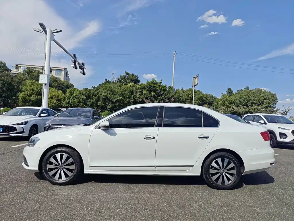 Volkswagen Sagitar 2017