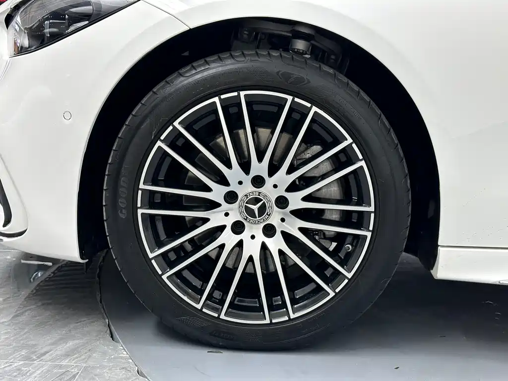 Mercedes-Benz C-Class 2023 — фото 12