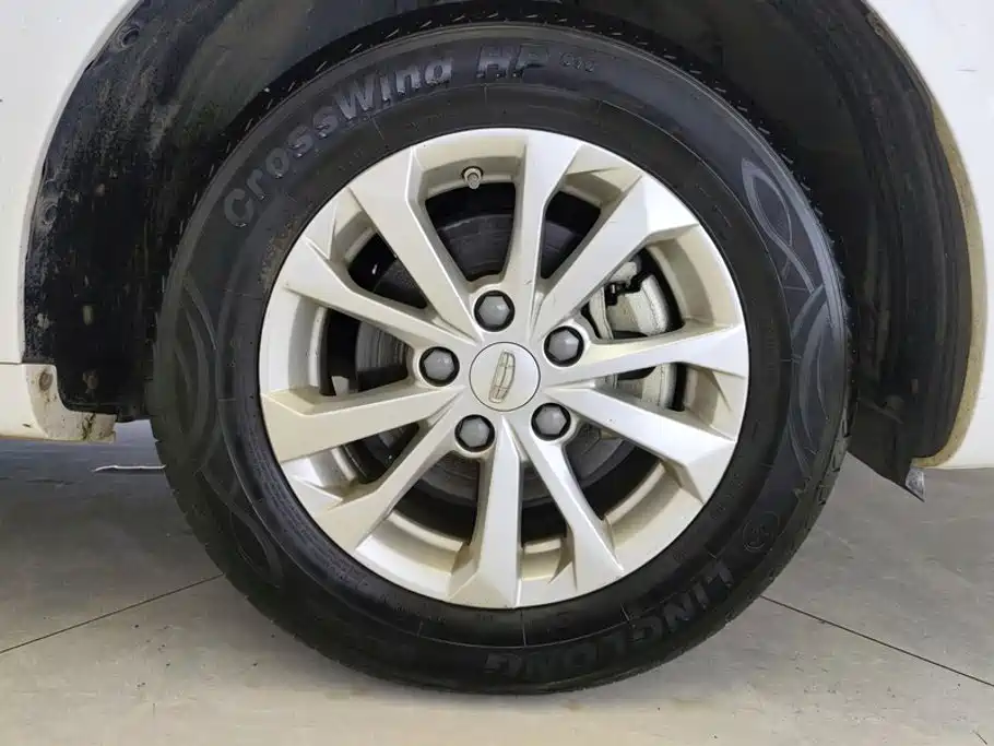 Geely Emgrand 2022