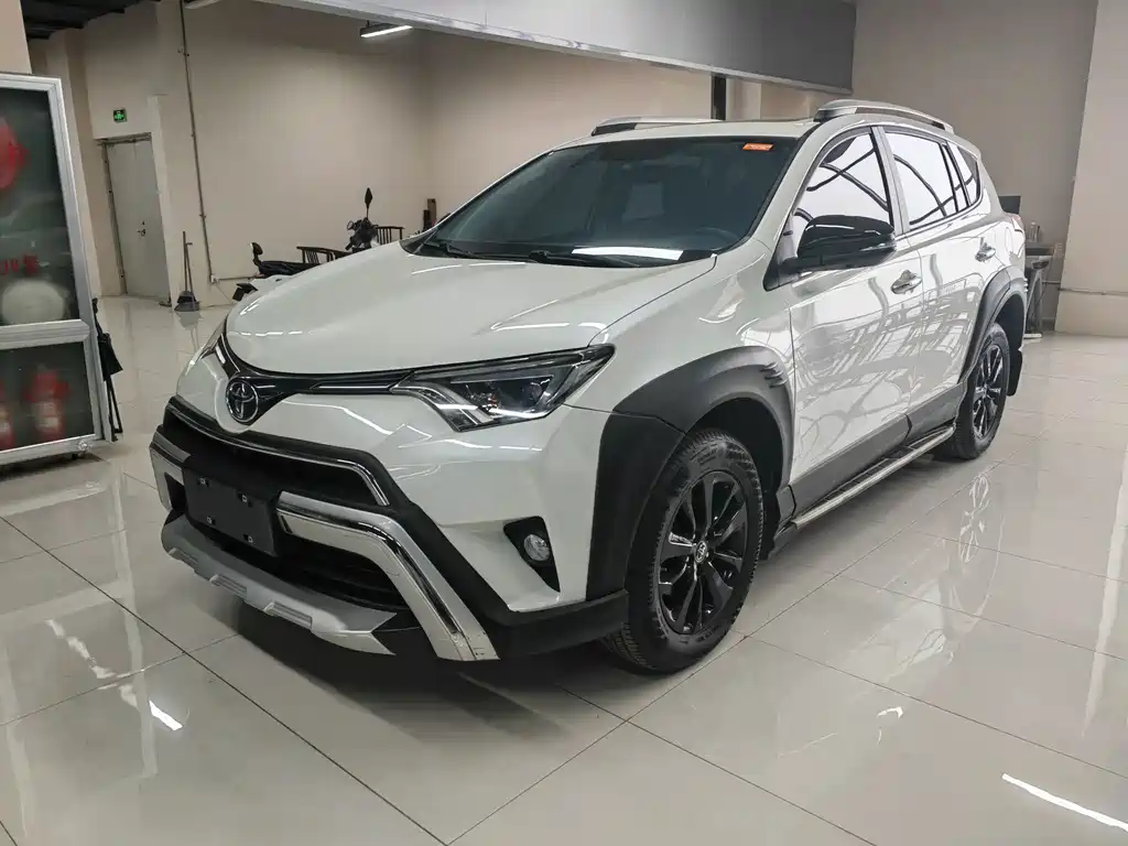 Toyota RAV4 2019 — фото 1