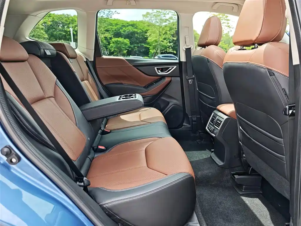 Subaru Forester 2023 — фото 24