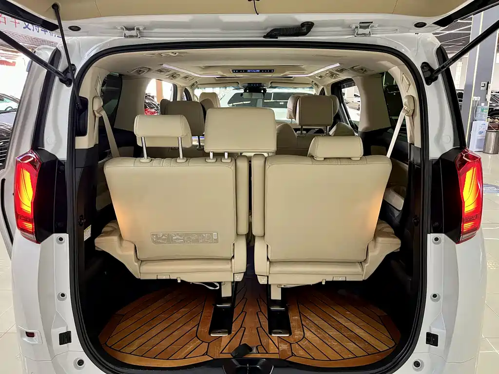 Toyota Alphard 2020 — фото 15