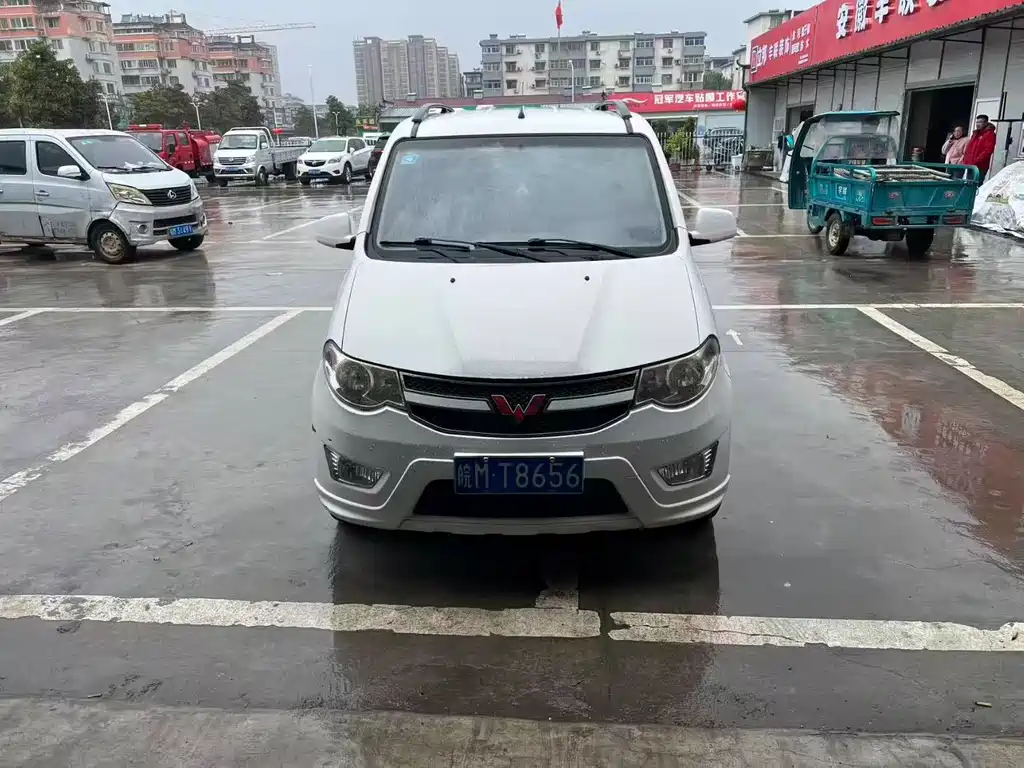 Wuling Hongguang 2018 — фото 1