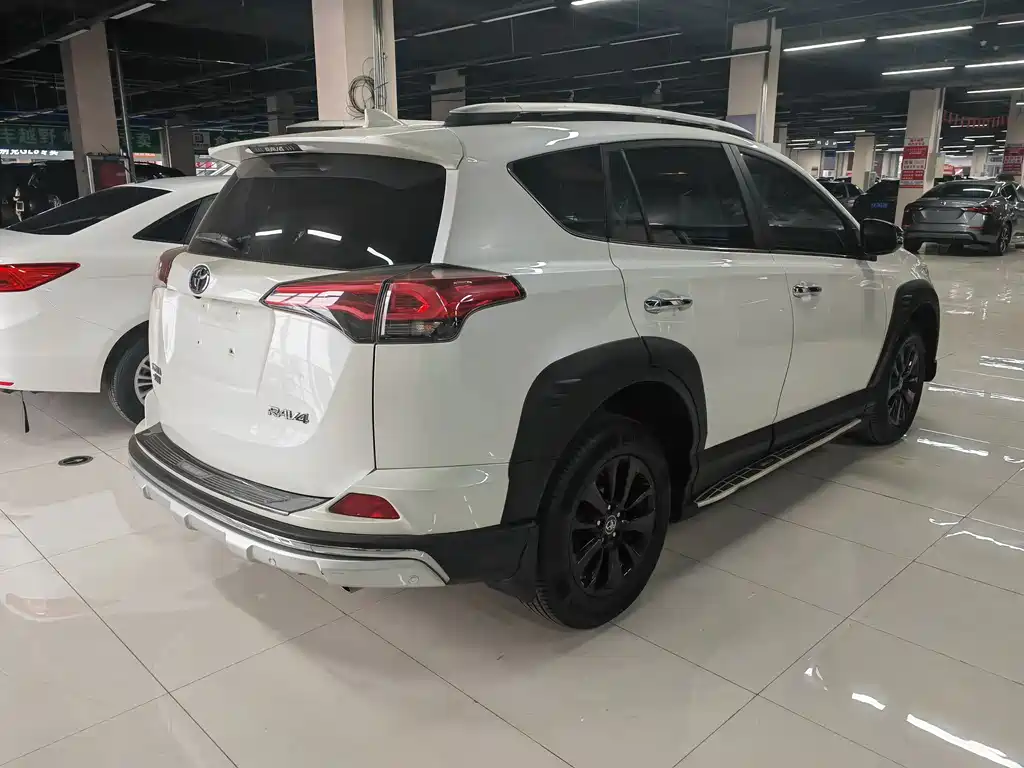 Toyota RAV4 2019 — фото 4