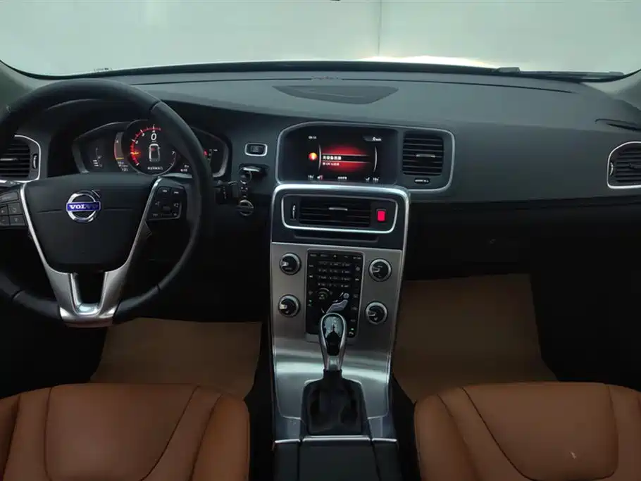 Volvo S60 2016 — фото 12