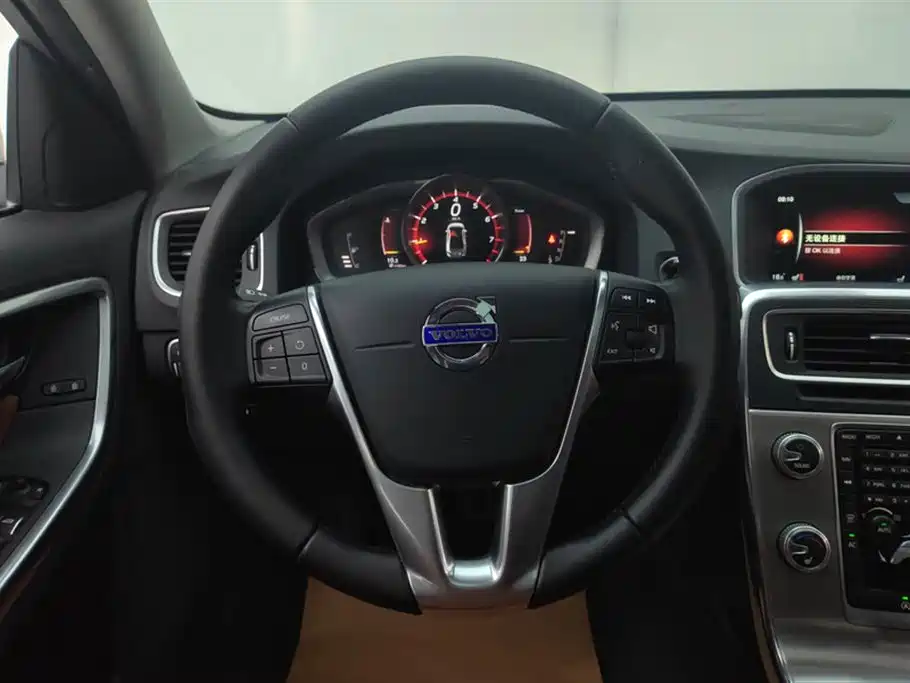 Volvo S60 2016 — фото 15