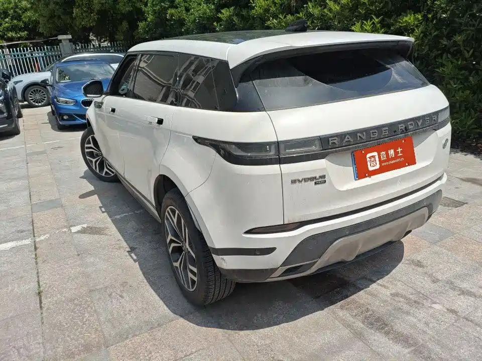 Land Rover Evoque 2023 — фото 9