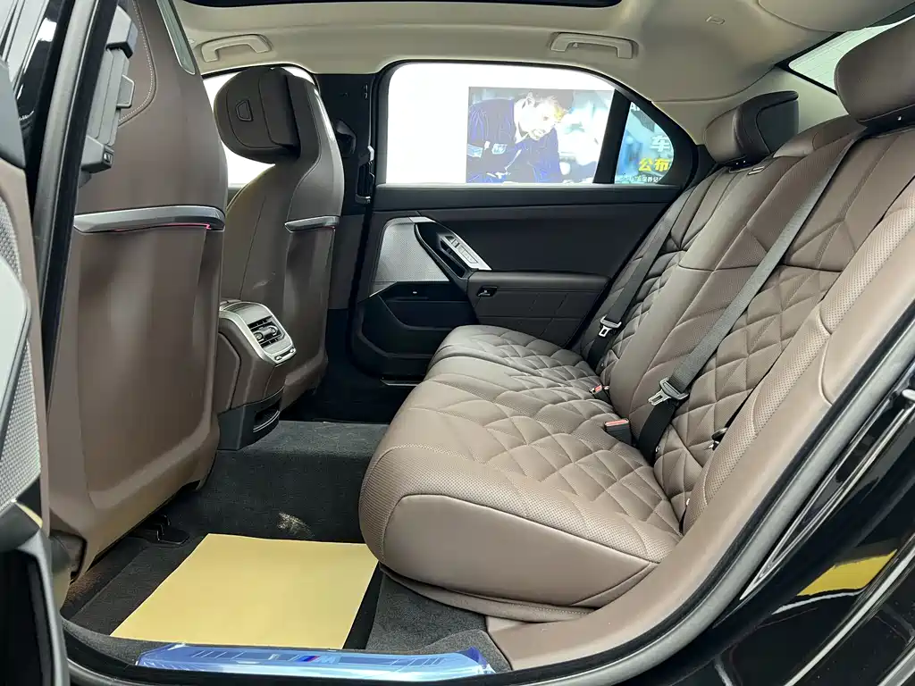 BMW 7 Series 2025 — фото 13