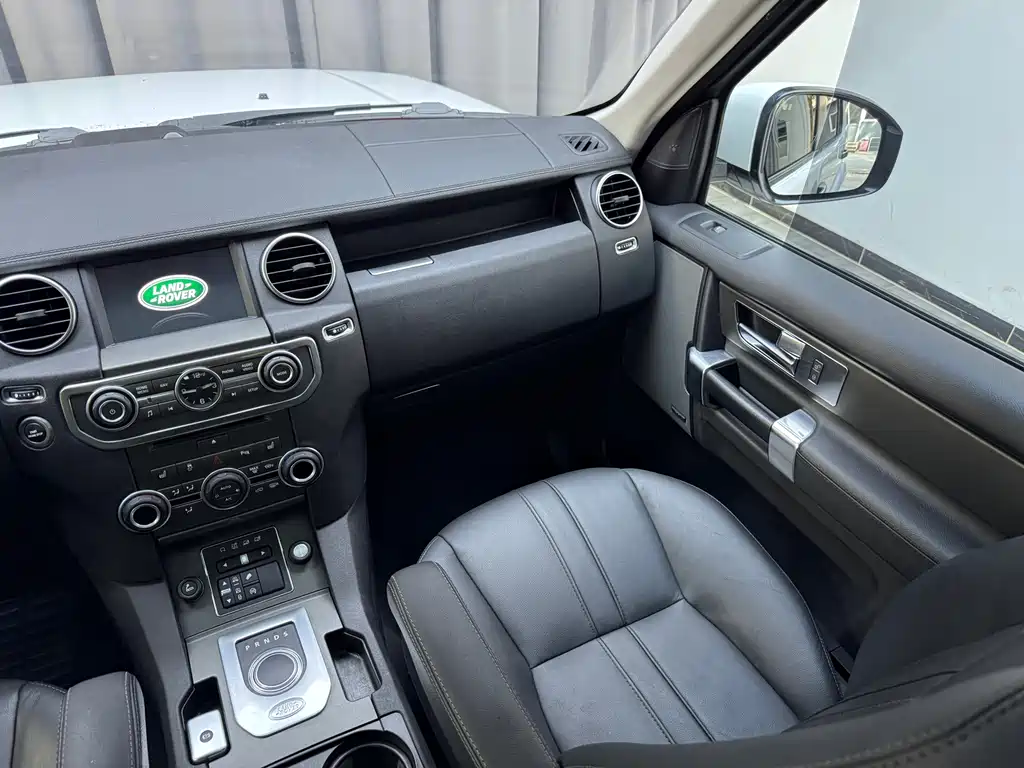 Land Rover Discovery 2016 — фото 10