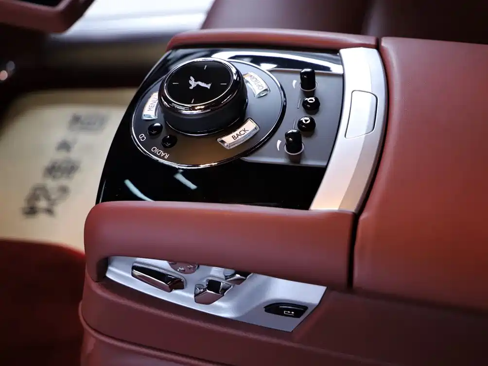 Rolls-Royce Ghost 2015 — фото 14