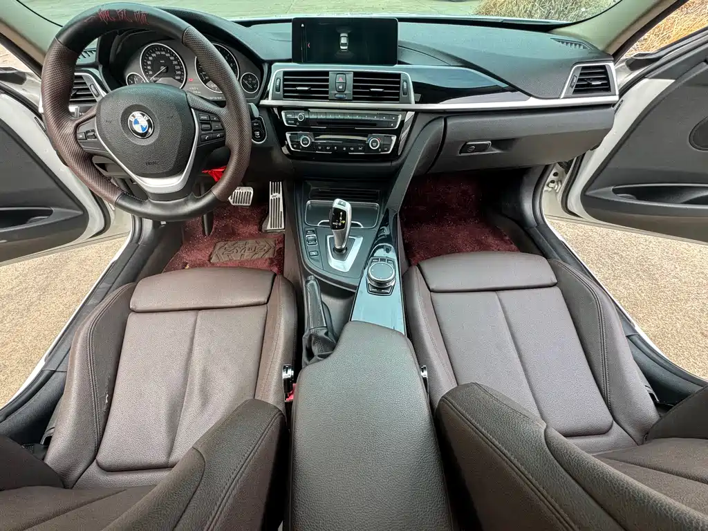 BMW 3 Series 2019 — фото 14