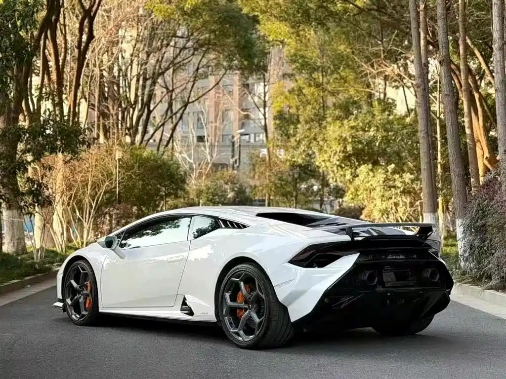 Lamborghini Huracan 2025 — фото 8