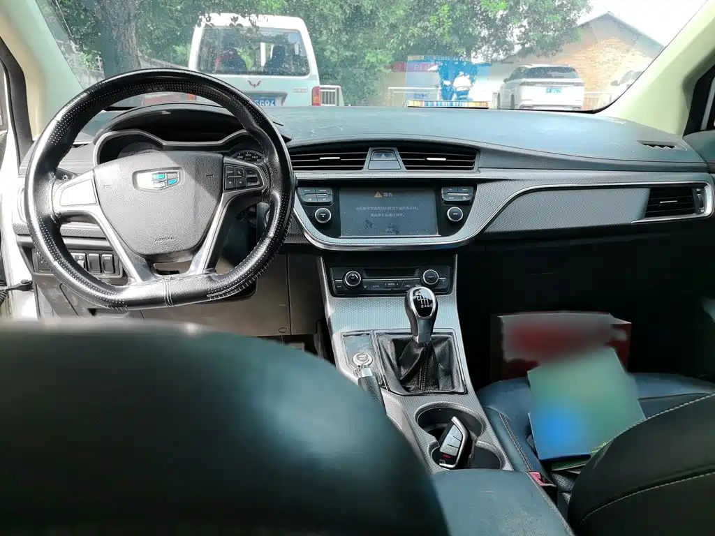 Geely Emgrand GS 2016 — фото 13