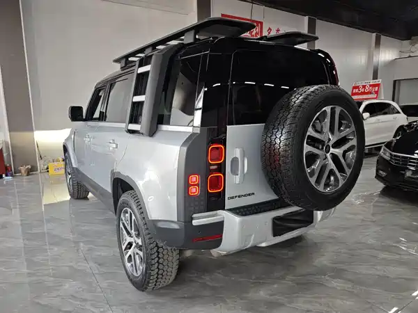 Land Rover Defender 2022
