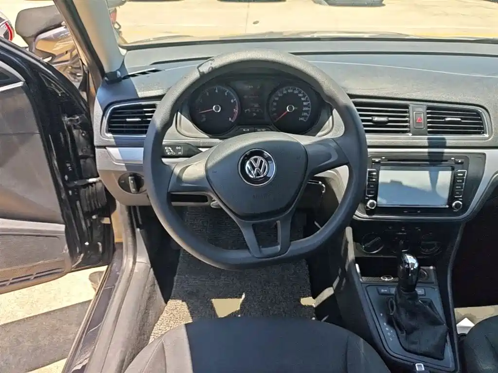Volkswagen Lavida 2017 — фото 11