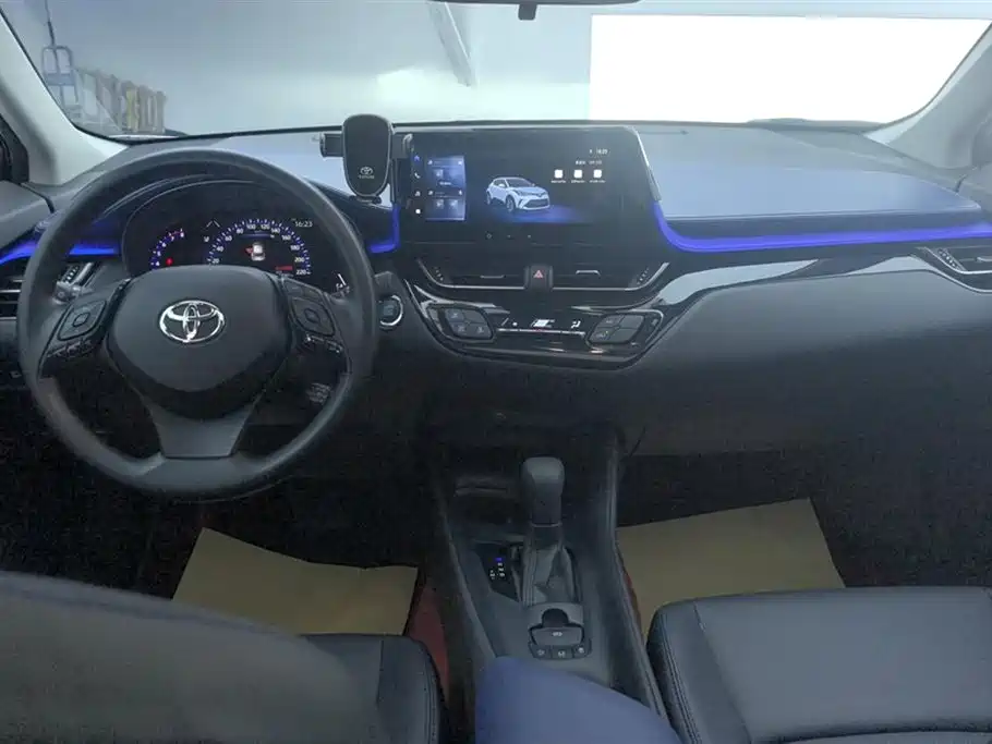 Toyota C-HR 2023 — фото 12