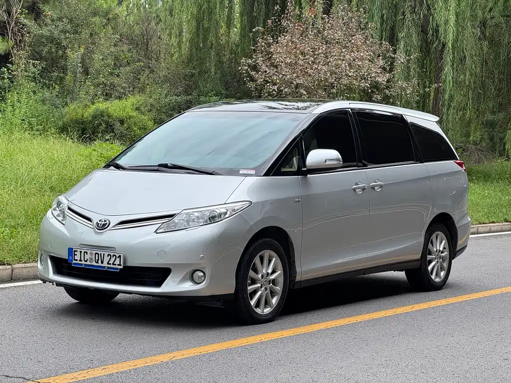 Toyota Previa 2015 — фото 1