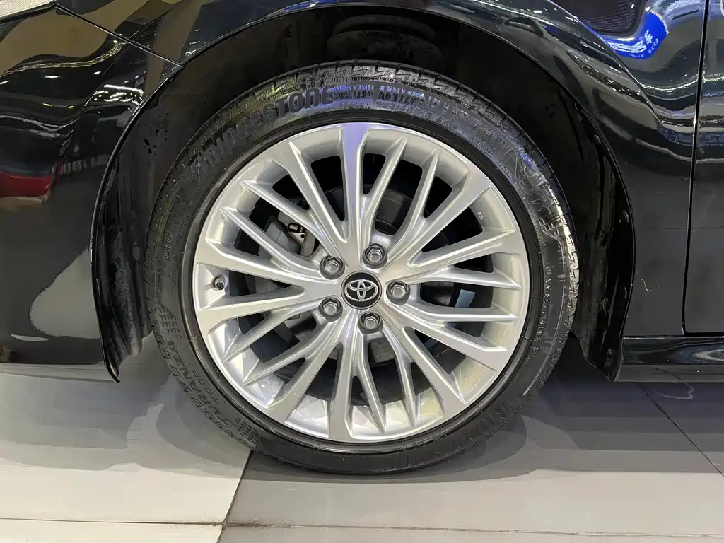 Toyota Camry 2018 — фото 24