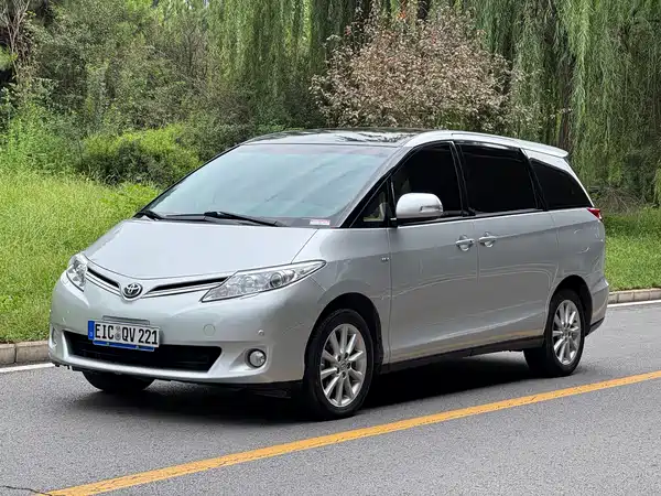 Toyota Previa 2015