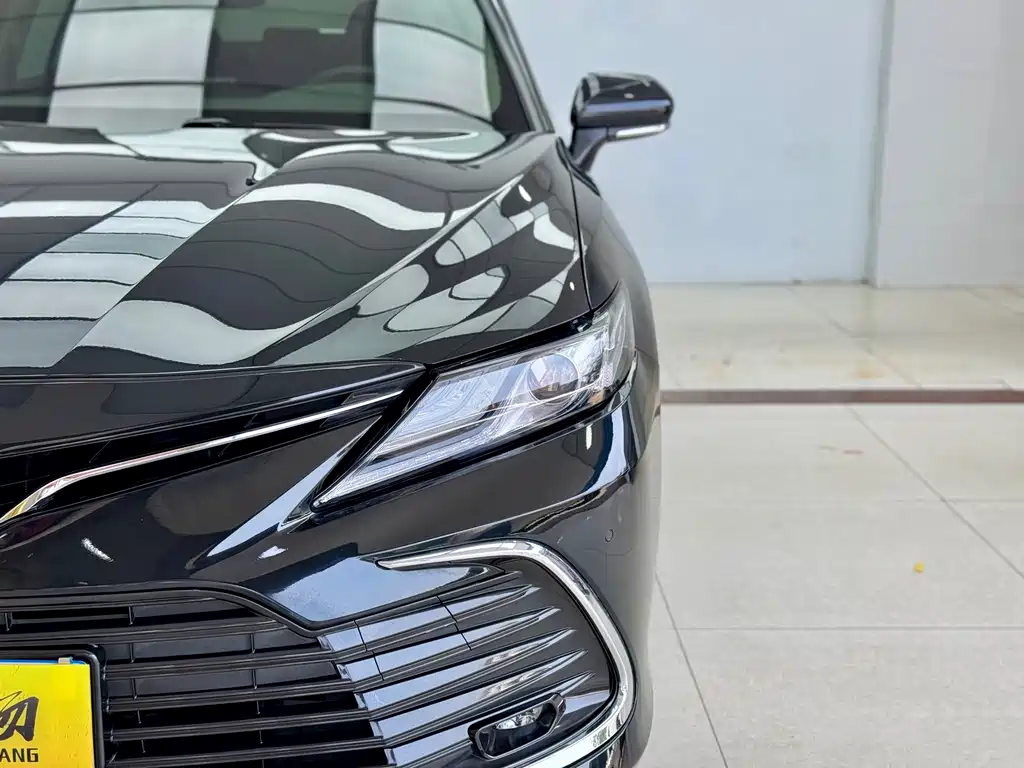 Toyota Camry 2023 — фото 4