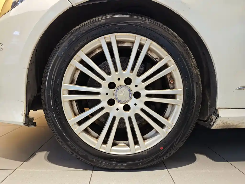 Mercedes-Benz E-Class 2009 — фото 5