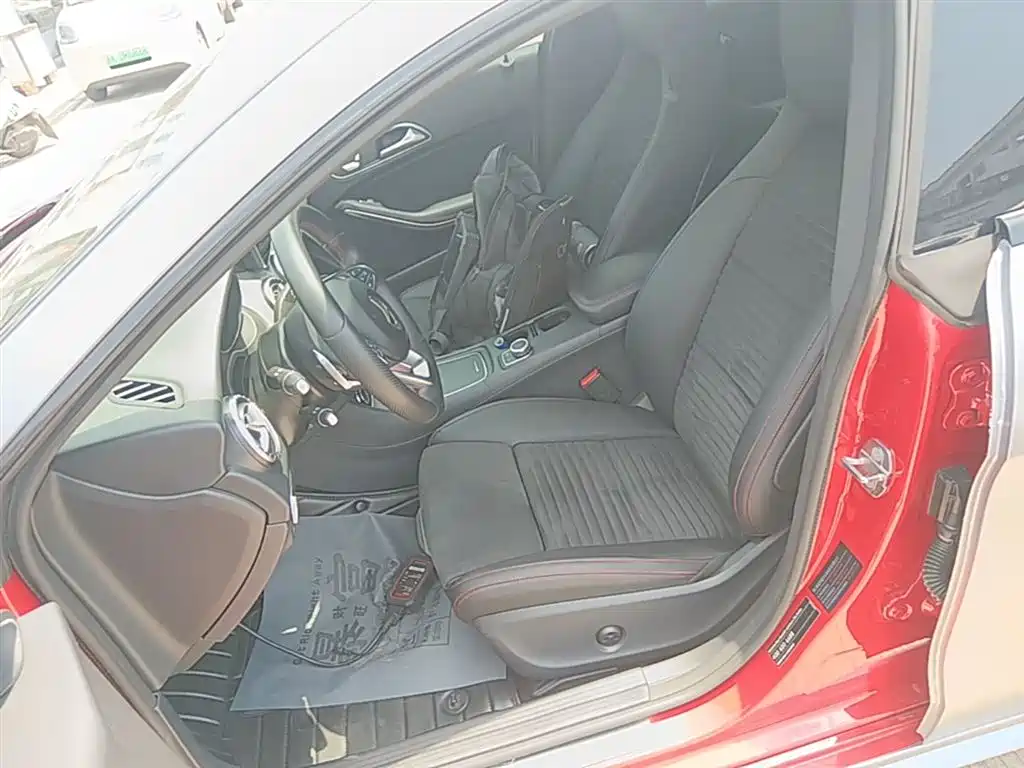 Mercedes-Benz CLA 2018 — фото 15