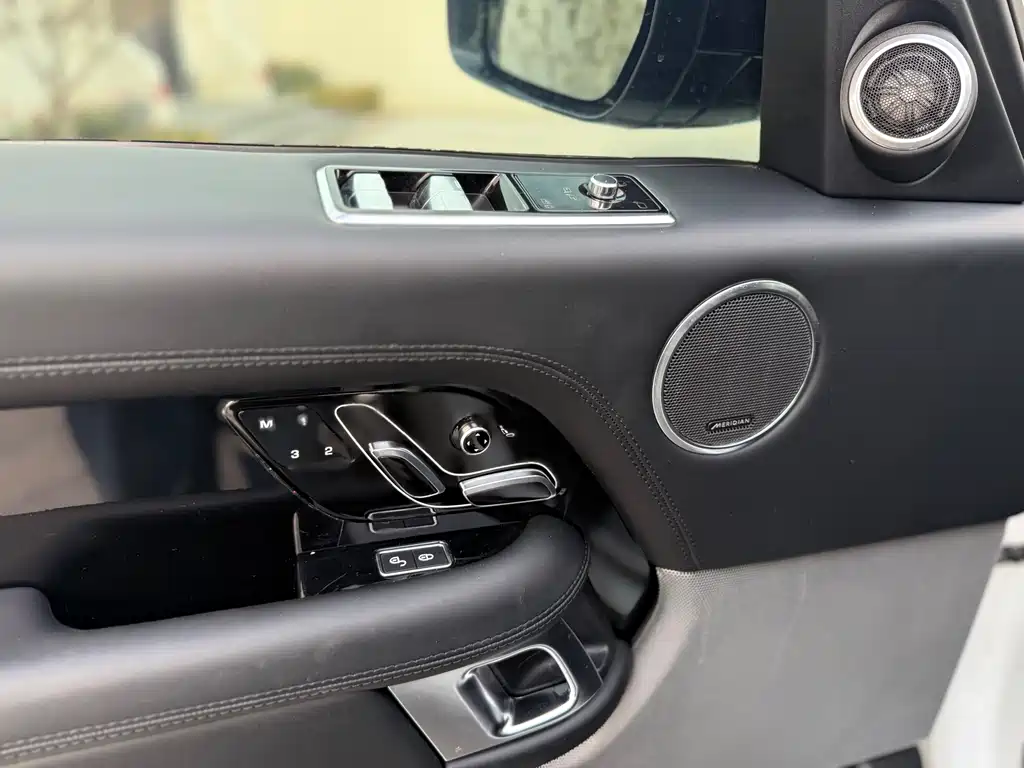 Land Rover Range Rover 2018 — фото 9