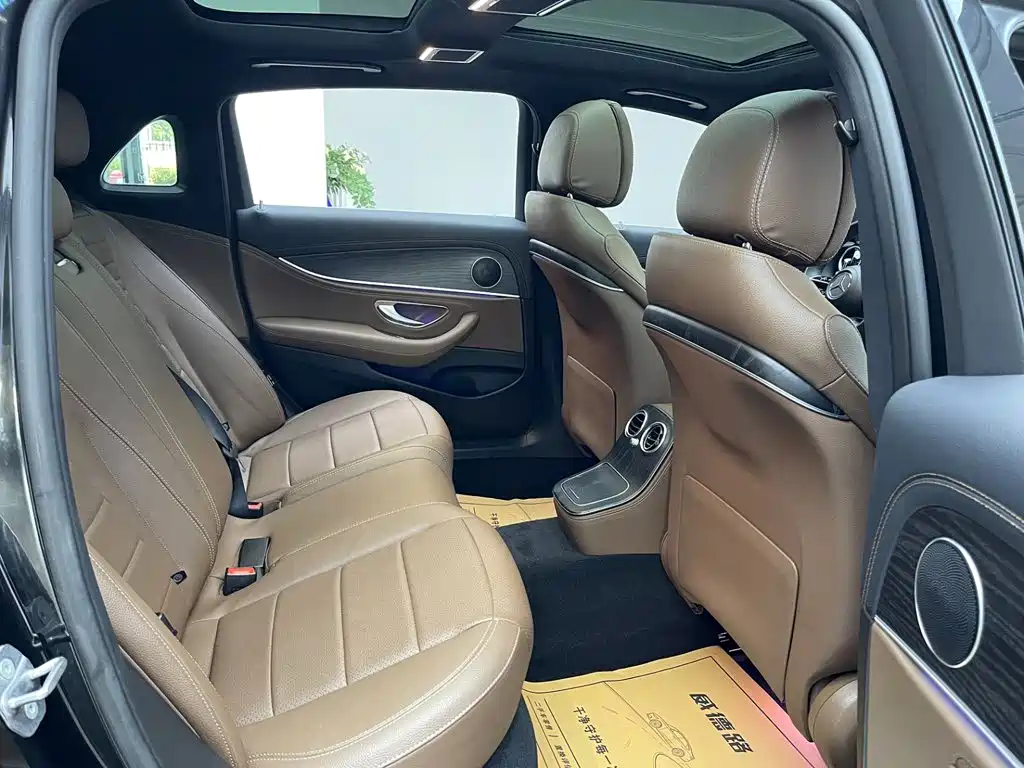 Mercedes-Benz E-Class 2023 — фото 15