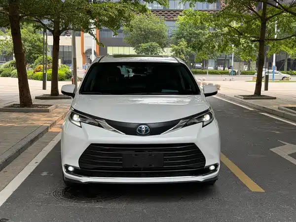Toyota Sienna 2023