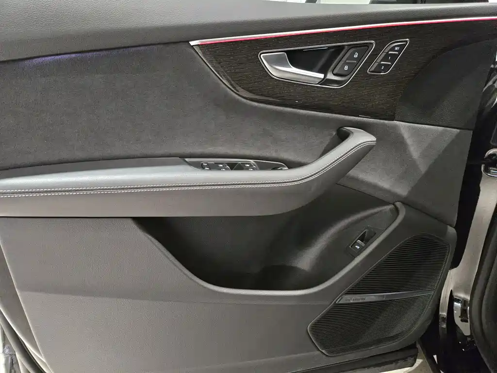 Audi Q8 2024 — фото 19