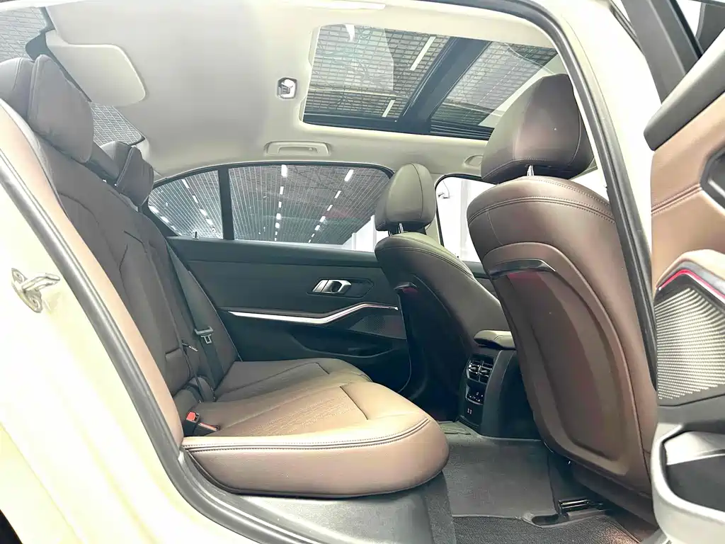 BMW 3 Series 2025 — фото 14