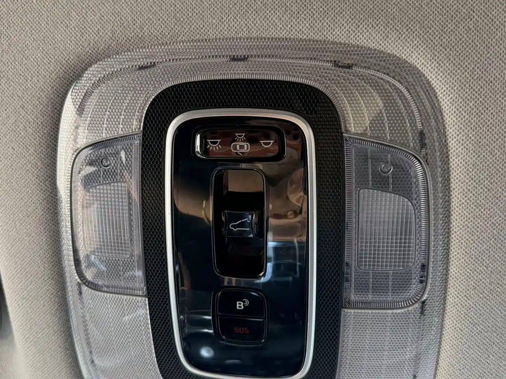 Hyundai Elantra 2023 — фото 24