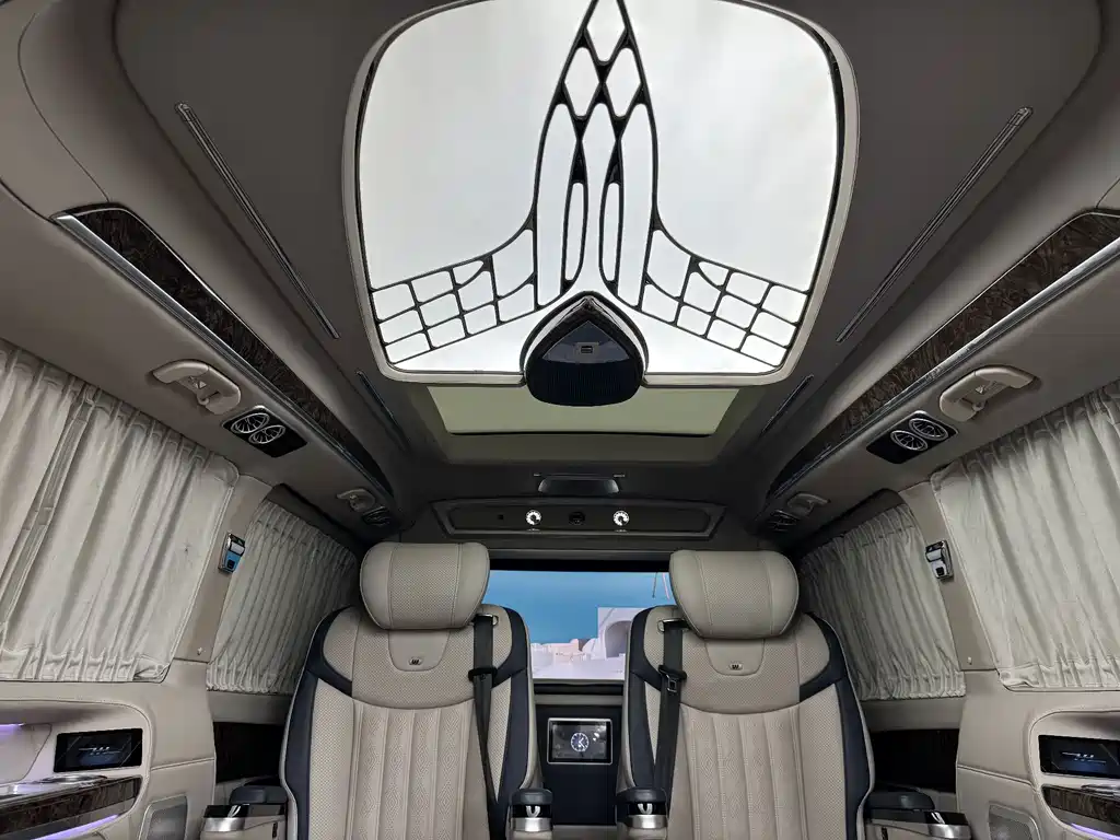 Mercedes-Benz V-Class 2022 — фото 16