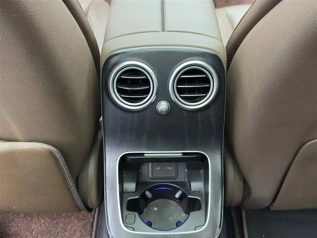 Mercedes-Benz E-Class 2023 — фото 11