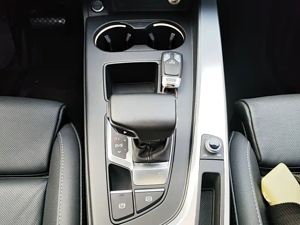 Audi A4L 2023 — фото 14