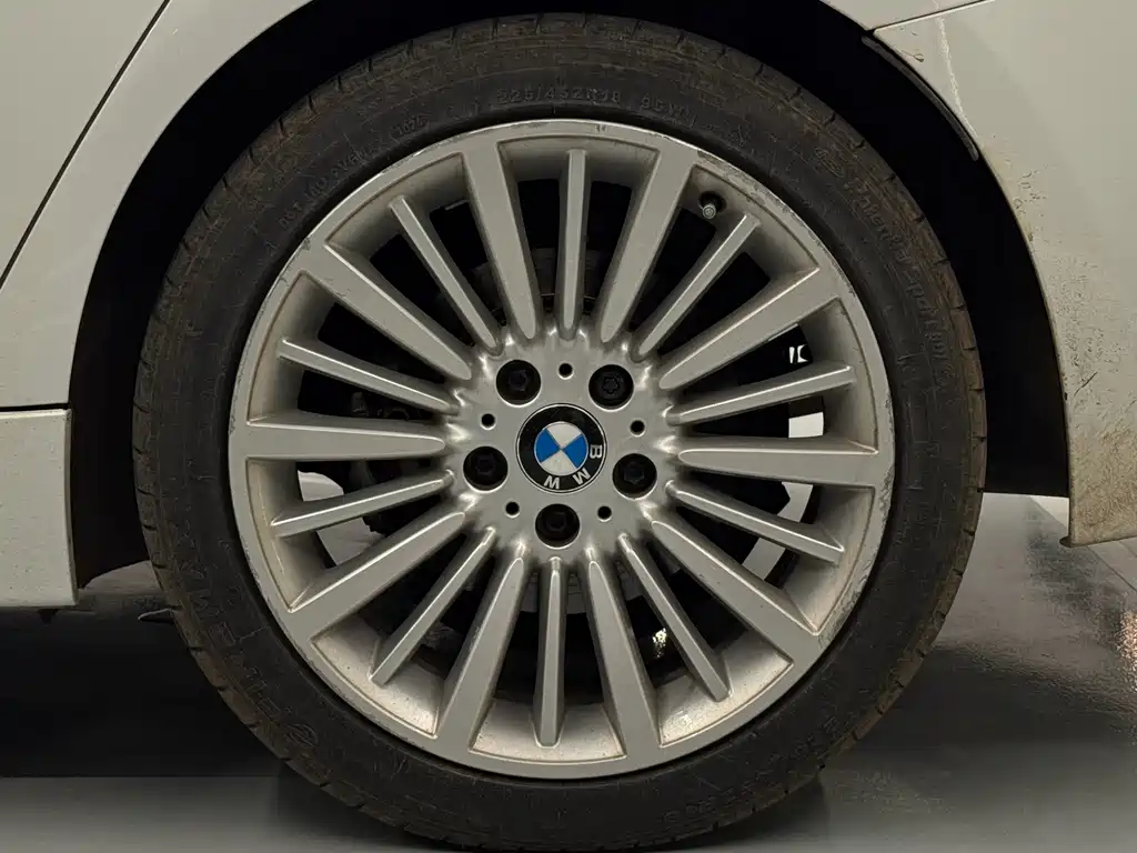 BMW 3 Series 2018 — фото 14