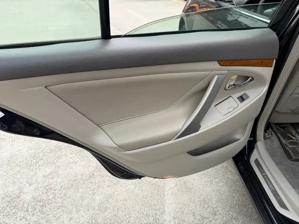 Toyota Camry 2013 — фото 21